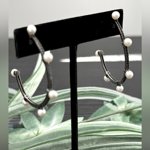 Pearl & Black Zirconia - Picture 2 of 2